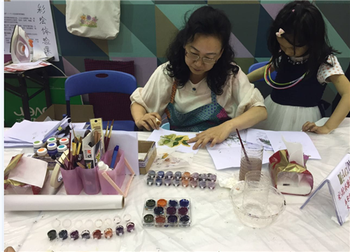 圖為陳寶華老師在往屆展會現(xiàn)場 圖為陳寶華老師在往屆展會現(xiàn)場