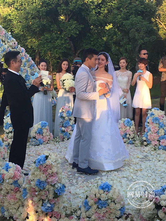 劉詩(shī)詩(shī)婚禮行頭值百萬(wàn) 不驕不躁剛剛好