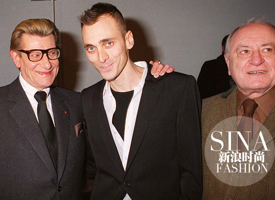 Yves-Saint-Laurent、Hedi-Slimane、Pierre-Bergé在Dior后臺(tái)的合影