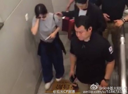 宋仲基包機(jī)載宋慧喬回韓 宋仲基包機(jī)載宋慧喬回韓