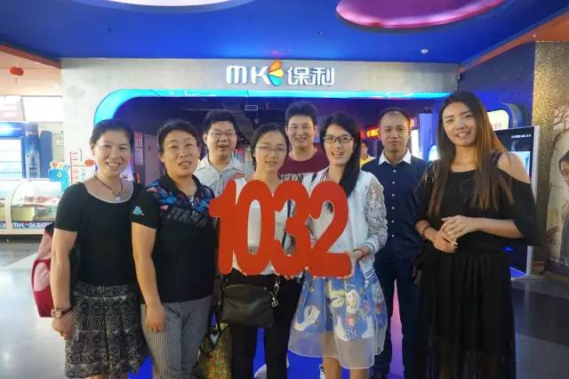 認(rèn)識的不認(rèn)識的，拍張合照就是朋友啦