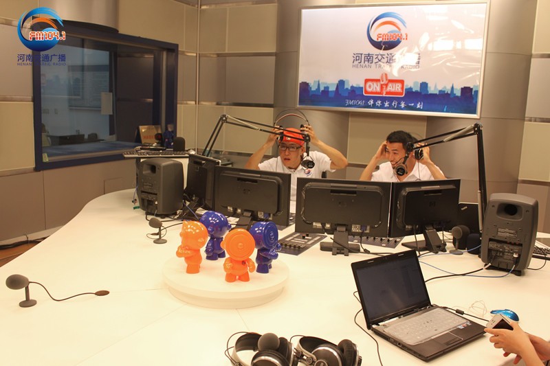 李憲和張弛怎么這么開心！又不是你們倆中獎(jiǎng)了！