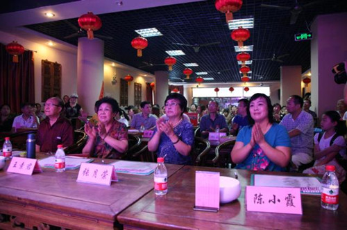 我省著名豫劇表演藝術(shù)家素君（左2）、常香玉弟子、國(guó)家一級(jí)演員張?jiān)聵s（右2）