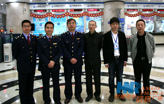 信息廣播副總監(jiān)魏志剛、民生資訊部負(fù)責(zé)人王昊與郭群一行在廣播大廈