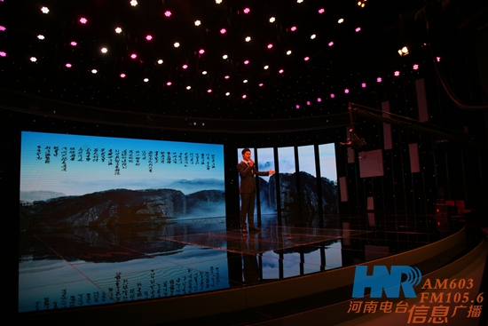 話(huà)劇演員馮勇現(xiàn)場(chǎng)朗誦《沁園春·唐派》