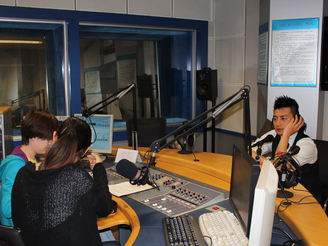 陳志朋攜新專(zhuān)輯做客教育廣播