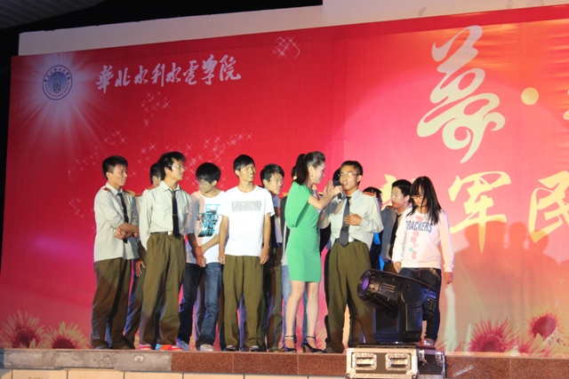 葉子的粉絲現(xiàn)場(chǎng)表達(dá)對(duì)女主播的喜愛(ài)