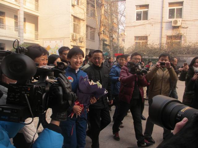 劉洋走進(jìn)母?！嵵萑? oldsrc=