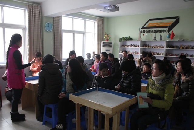 《成長心連心》專家課堂，女主播娜娜姐姐現(xiàn)場主持