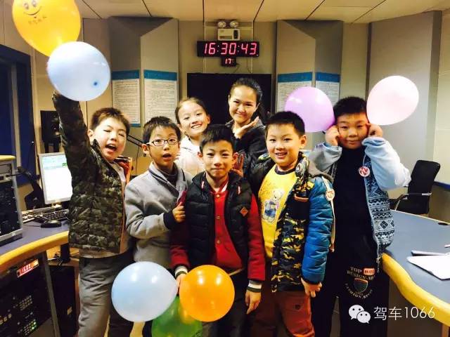 我們不光要成為銀行家，還要當(dāng)主持人！跟著子楊姐姐參觀河南電臺(tái)直播間！