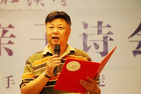 第一個節(jié)目便是重磅，大象融媒·欣欣象融網(wǎng)絡科技公司董事長魏峰帶來沈浩波的作品《在夏天時想起秋天》