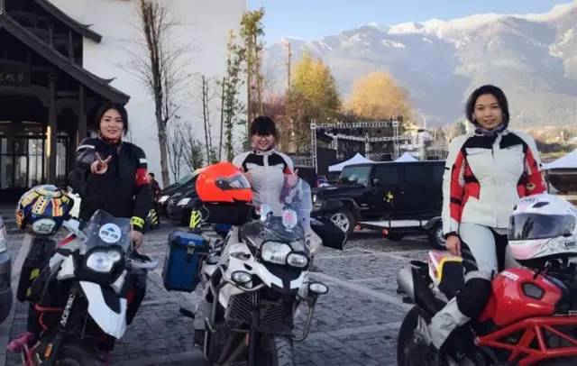 中間是菲菲？