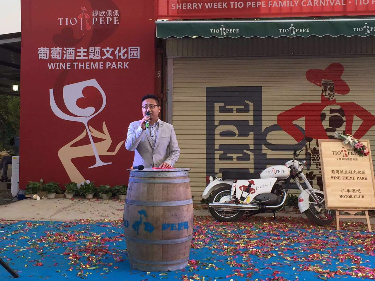 我們的巖歐巴出場嘍！真的是迷倒臺下一片！