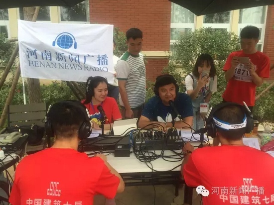 直播間被圍觀群眾包圍啦，是不是沒有看過我們的直播？