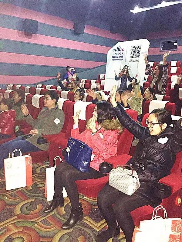 來到活動(dòng)現(xiàn)場的每一位觀眾都十分熱情哦！