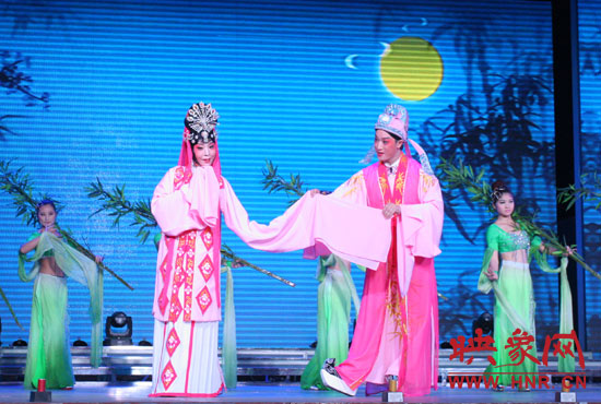 豫劇《必正與妙?！匪季d綿恨綿綿　演唱者：木子　池城