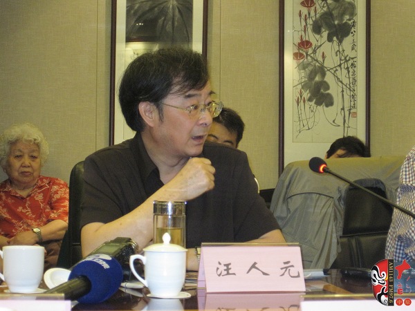 中國戲曲音樂學(xué)會副會長、江蘇省劇協(xié)主席汪人元