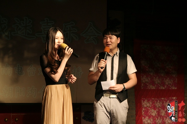 主持人：河南電臺戲曲廣播《越學(xué)越開心》主持人張琳，著名戲曲節(jié)目主持人、戲曲廣播當(dāng)家小生月陽