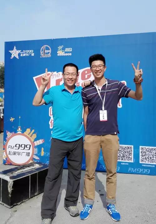 主播鄭強(qiáng)，這兩條大長腿，恩…適合去學(xué)游泳