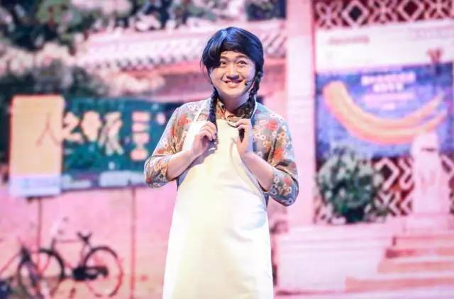 小品《那些年我們錯過的一支舞》，主播樂天、張嵩的裝扮你給打幾分？