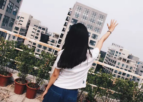 你問我要去向何方，我指向天空的方向。