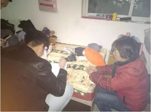 為盡快進(jìn)行資助 河南體彩及時(shí)家訪 為盡快進(jìn)行資助 河南體彩及時(shí)家訪