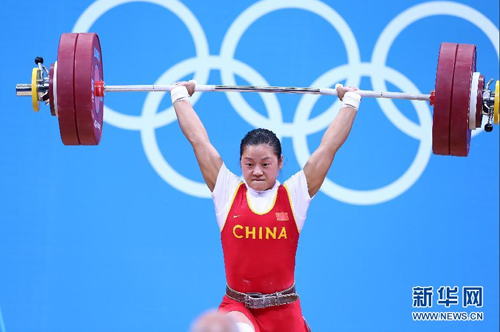 河南姑娘李雪英拿下女舉58公斤級(jí)桂冠