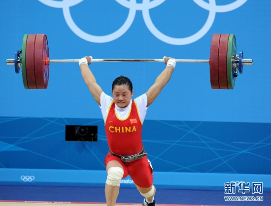 在倫敦奧運(yùn)會(huì)女子58公斤級(jí)決賽中，李雪英以246公斤總成績(jī)奪得金牌