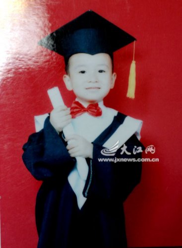 照片上的音容笑貌還在，可人卻走了