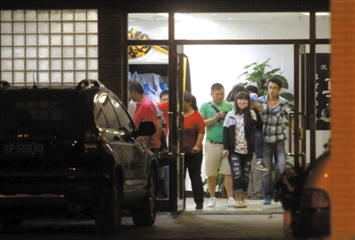 2012年9月17日，廠橋小學(xué)門口，一女子駕車錯(cuò)將油門當(dāng)剎車，撞死一男學(xué)生。