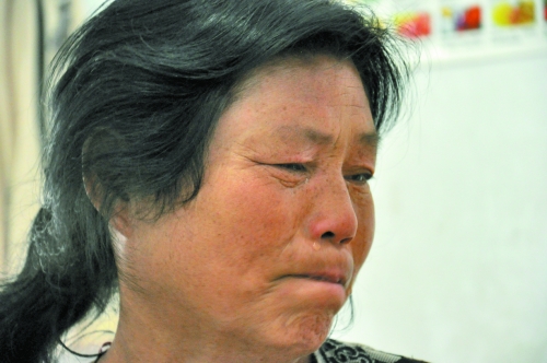 談及女兒的病情，王學鳳不禁哭了出來