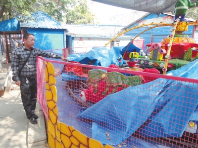 小涵的家人說，小涵就是在這里被卷進車輪下的