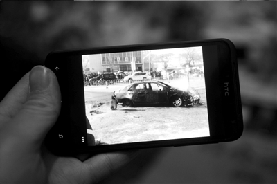 　　路人拍下的該車自燃情景。