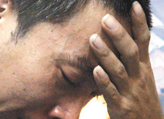 10歲方姓男童遭割喉殺害，父親淚流不止說，小兒子走了，他不知道該如何活下去。 臺灣《聯(lián)合報》