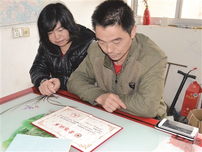 如今，劉圓父母想念女兒時只能看著榮譽證書發(fā)呆