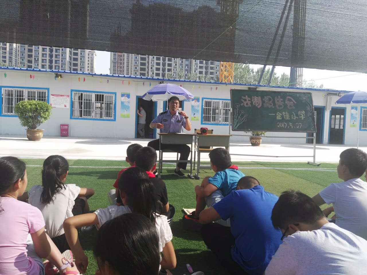 有聲有色的報(bào)告會(huì)