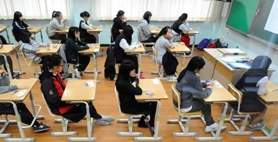 　藝術(shù)生不僅需要專(zhuān)業(yè)課優(yōu)秀，文化課成績(jī)也必須達(dá)標(biāo)