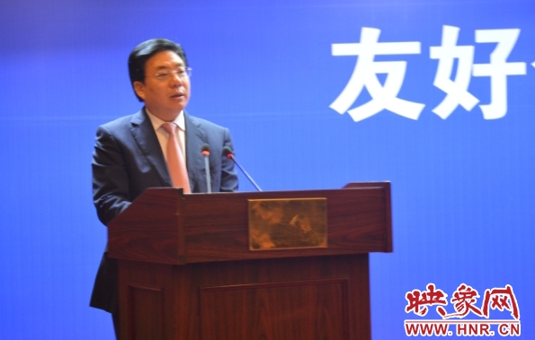 市委副書記、市長李柳身出席簽約儀式并講話