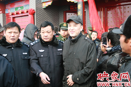 郭達現(xiàn)身馬街書會現(xiàn)場。