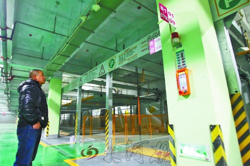 翰林世家小區(qū)的地下車庫，一層改造成兩層，可多停放50輛車。