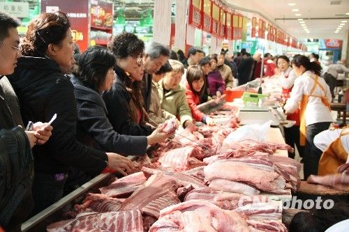 資料圖。1月份CPI等經濟數據將于今天發(fā)布。多家機構預計，受春節(jié)“錯位”因素及豬肉價格回落影響，1月CPI同比漲幅在1.8%左右。從各機構發(fā)布的報告來看，從2月開始，CPI或將進入新一輪上行周期。