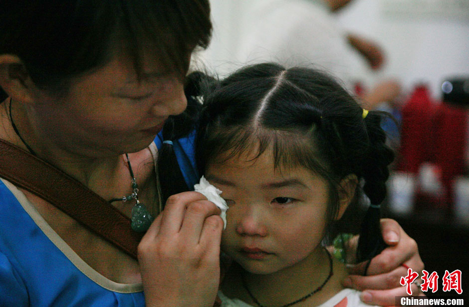 浙江江山韓亞空難親歷學(xué)生與國內(nèi)家長進(jìn)行視頻對(duì)話 中新社發(fā) 李晨韻/攝 浙江江山韓亞空難親歷學(xué)生與國內(nèi)家長進(jìn)行視頻對(duì)話 中新社發(fā) 李晨韻/攝