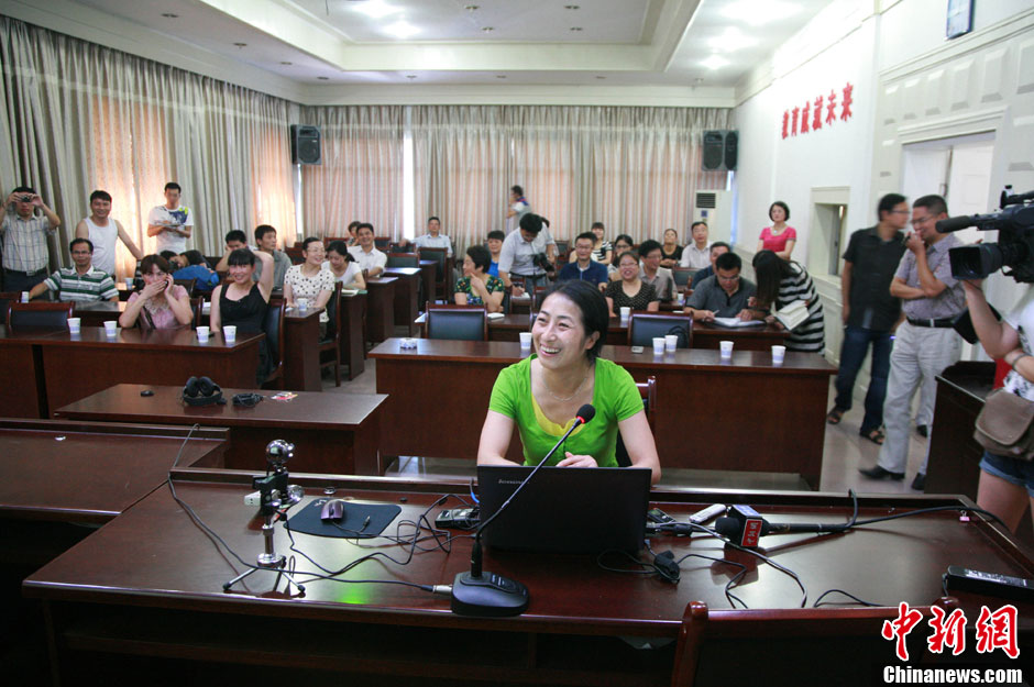 浙江江山韓亞空難親歷學(xué)生與國內(nèi)家長進(jìn)行視頻對(duì)話 中新社發(fā) 李晨韻/攝 浙江江山韓亞空難親歷學(xué)生與國內(nèi)家長進(jìn)行視頻對(duì)話 中新社發(fā) 李晨韻/攝