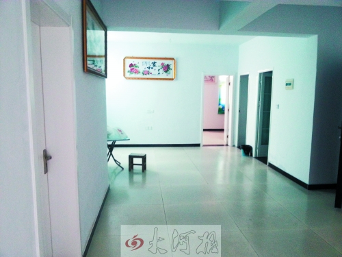 入住的居民說(shuō),這套廉租房面積超過(guò)100平方米。