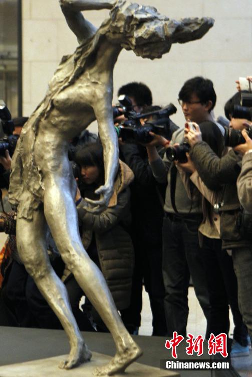 紀(jì)念南京大屠殺遇難同胞雕塑展亮相國家博物館