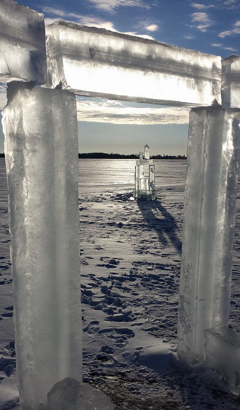 每根冰柱都重達(dá)300磅（約合136公斤）。（網(wǎng)頁截圖）