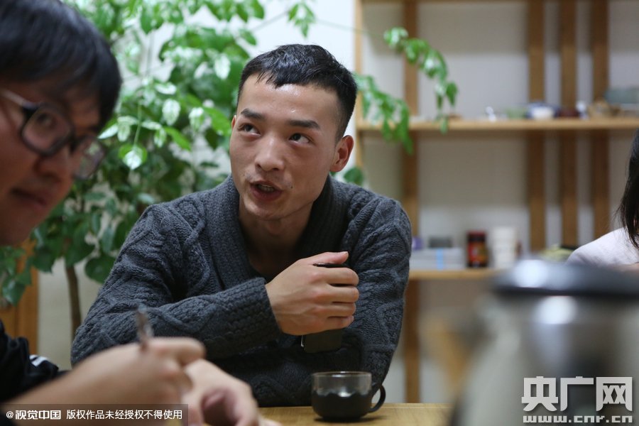網(wǎng)絡紅人葉良辰現(xiàn)身浙江臺州，接受記者的專訪。