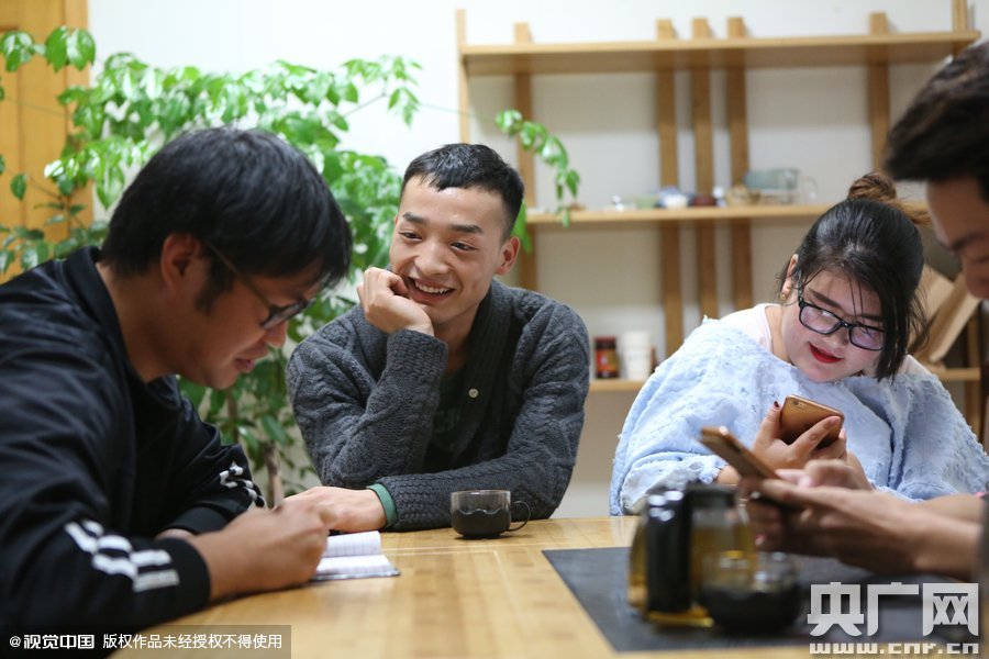 網(wǎng)絡紅人葉良辰現(xiàn)身浙江臺州，接受記者的專訪。