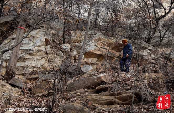 出家人打架，少見;出家人打架還用嘴咬，更是稀罕。嵩山后山一處人跡罕至的半山腰，就住著這樣一位奇葩的出家道士。