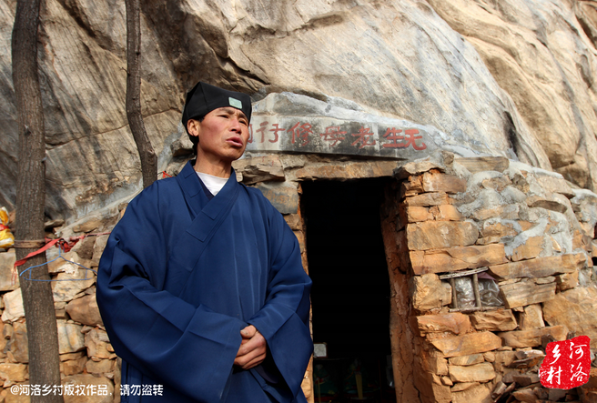 在這個(gè)山洞住多久，他沒有時(shí)間表，他說要看自己的內(nèi)心，修行夠了就離開，如果需要繼續(xù)修行，就從這里“安老病死